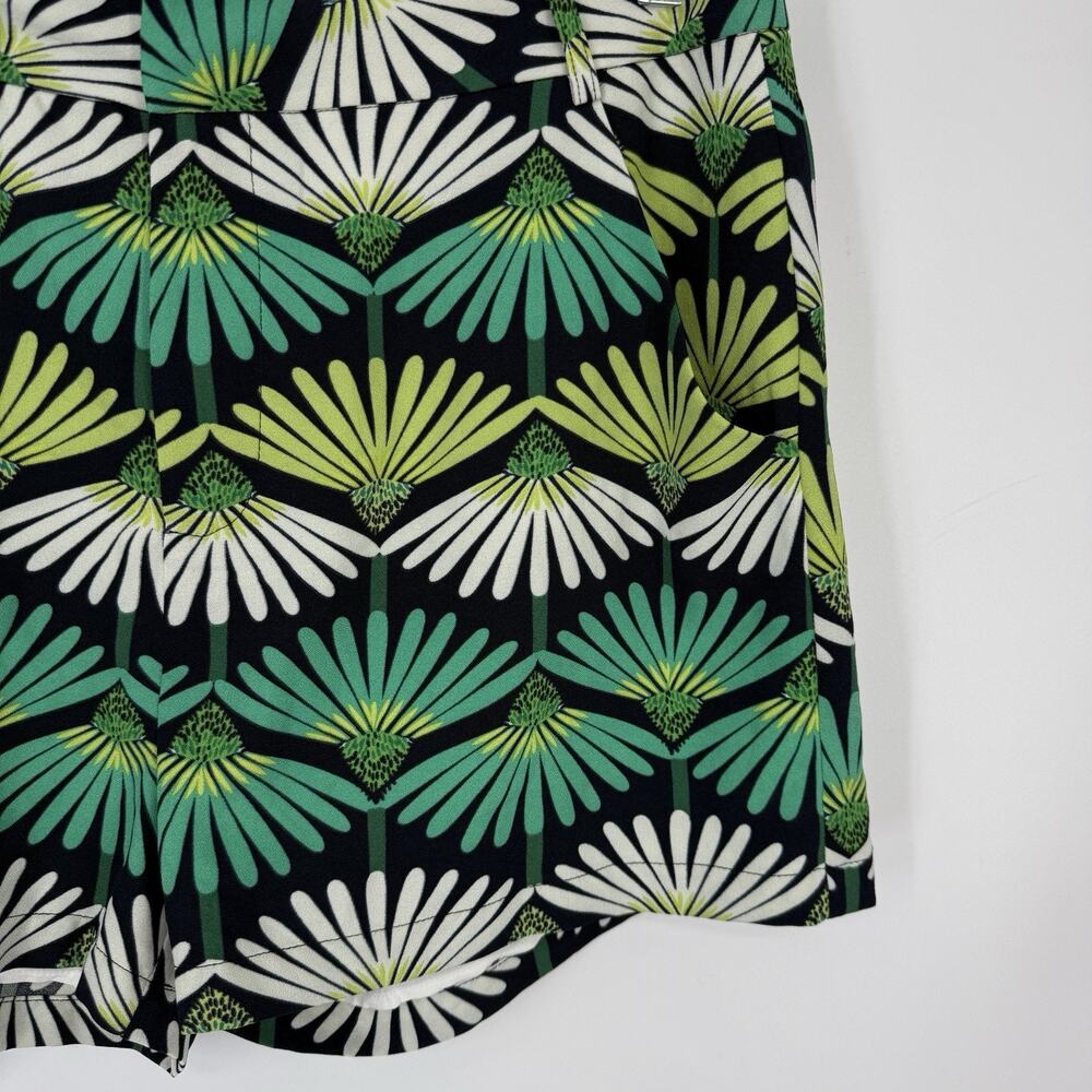 Molly Bracken Crepe Shorts Size Large Floral Green Pattern 3" inseam NWT Preppy - Picture 5 of 14